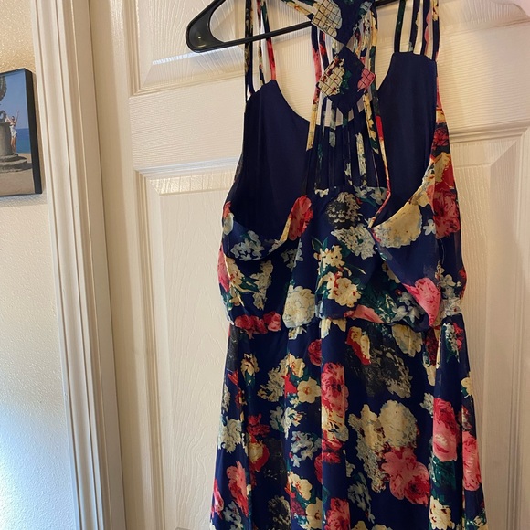 Light weight Dress - Picture 3 of 5